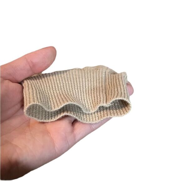 Koret knitted zippered knit cardigan. Size large - Picture 8 of 10